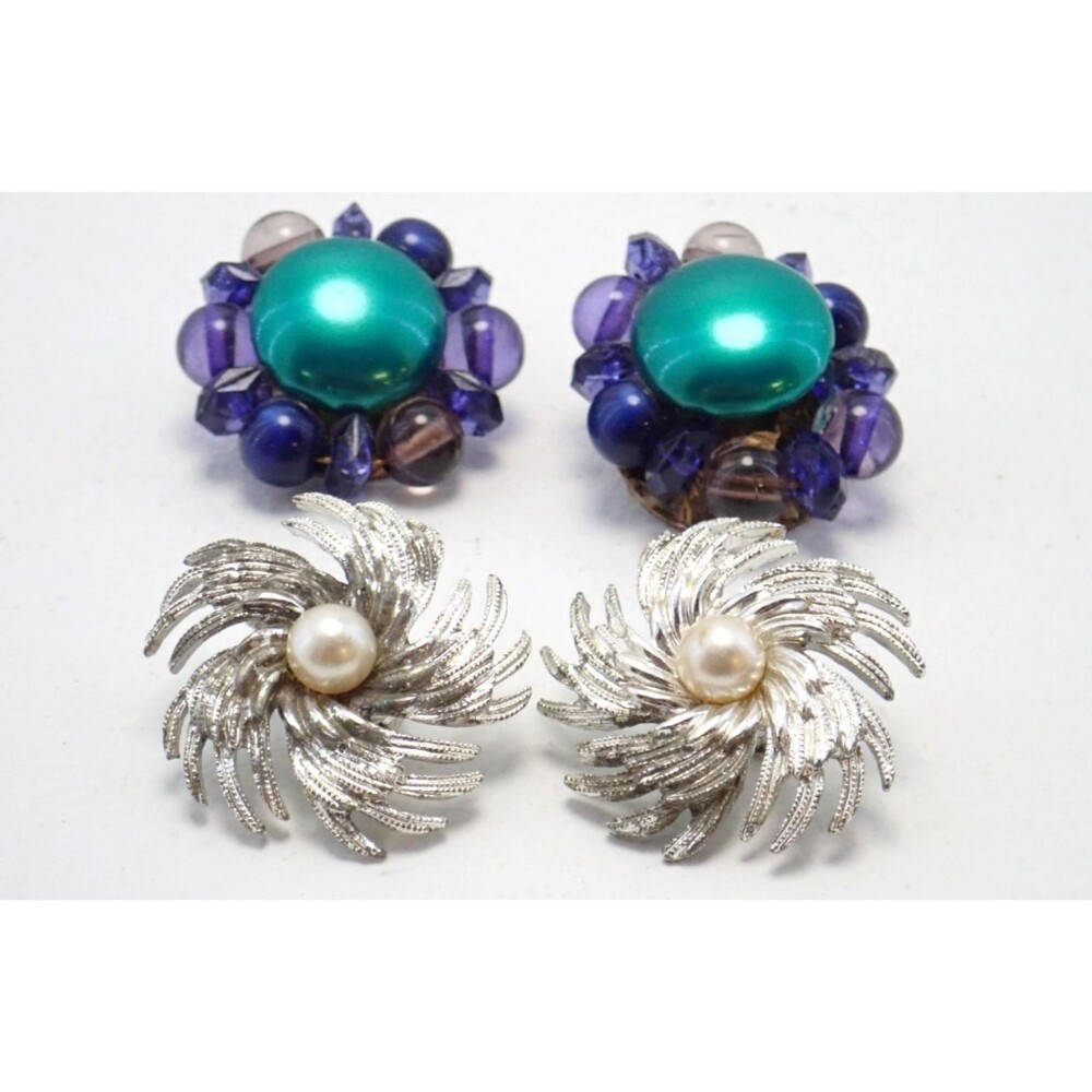 8 Pairs of Vintage Clip-On Earrings Hong Kong, Western Germany, Sarah Coventry - Picture 4 of 9